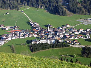 Blick vom Salvenberg auf das Dorfzentrum