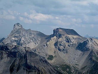 Holzgauer Wetterspitze (links) und Feuerspitze (rechts) von Südwesten, von der Fallensinspitze