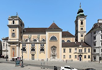 Südseite der Schottenkirche mit dem Jasomirgott-Denkmal