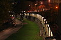 Die Öffnungen zum Donaukanal bei Nacht
