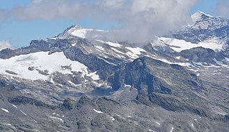 Wilde Mander im Vordergrund, dahinter der Schwarzkogel. Im Hintergrund Hohe Riffl (links) und Johannisberg (rechts).