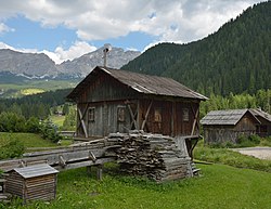 Wollkämmerei mit Wasserantrieb