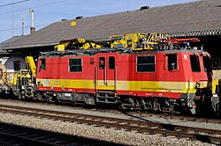 X552.011 am Bahnhof Liesing