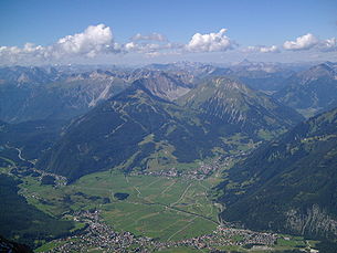 Biberwier am Grubigstein (Mitte links, von der Zugspitze gesehen)